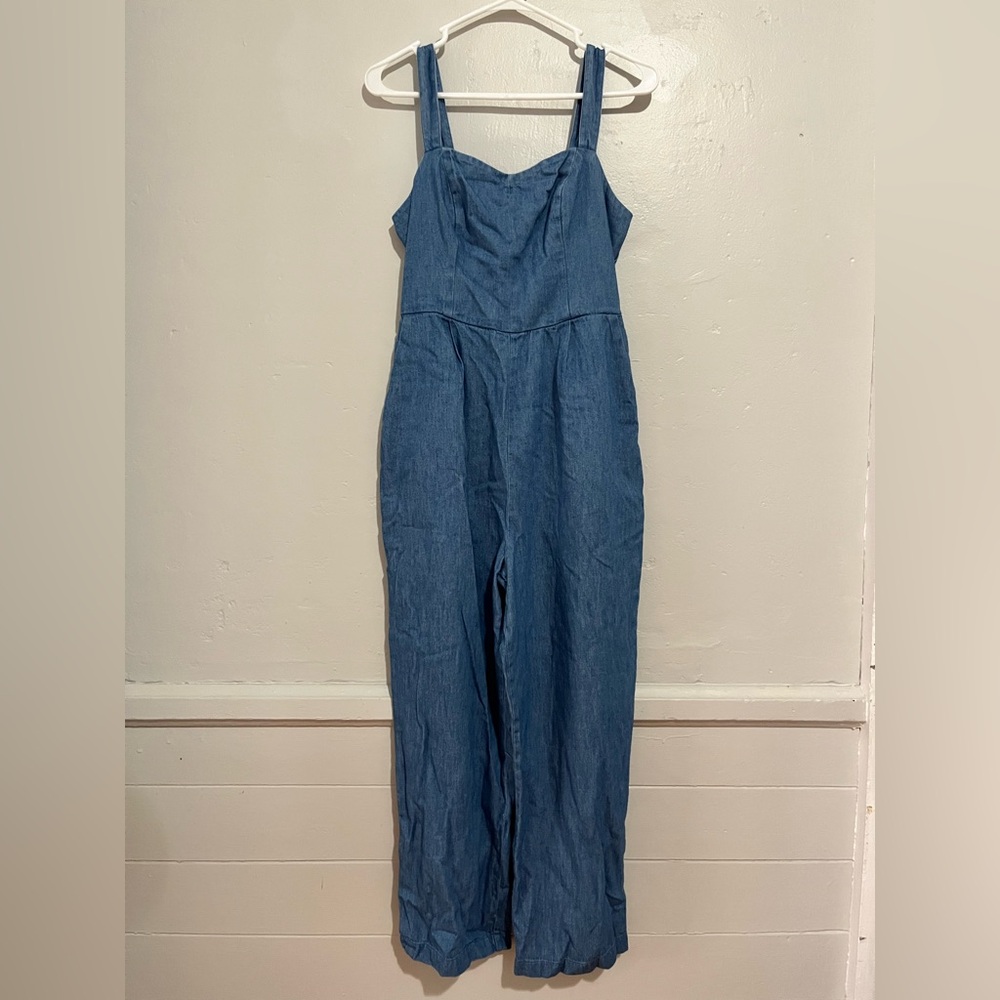 CLOSET CLOSING MAKE AN OFFER 
Old Navy Women's Blue Denim Overalls